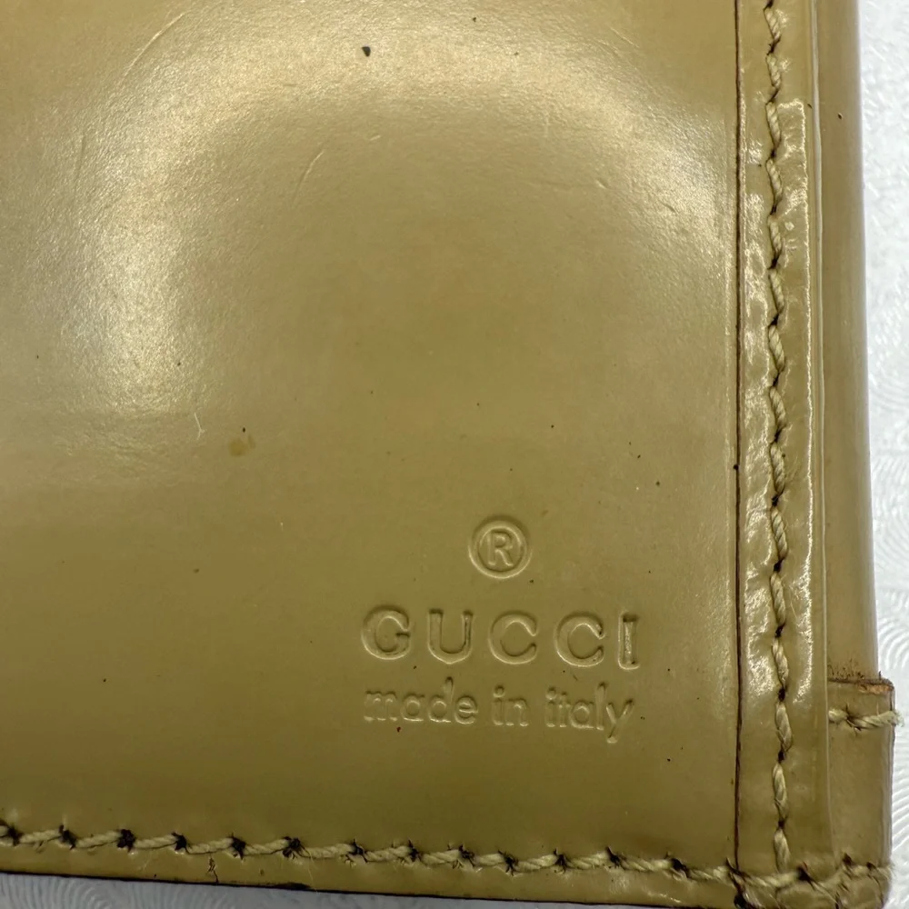 Gucci Beige‎ Leather Unisex Wallet with Gold Enamel Lock